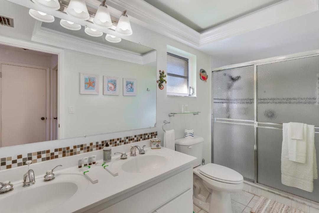 Photo of Bathroom in Caloosahatchee