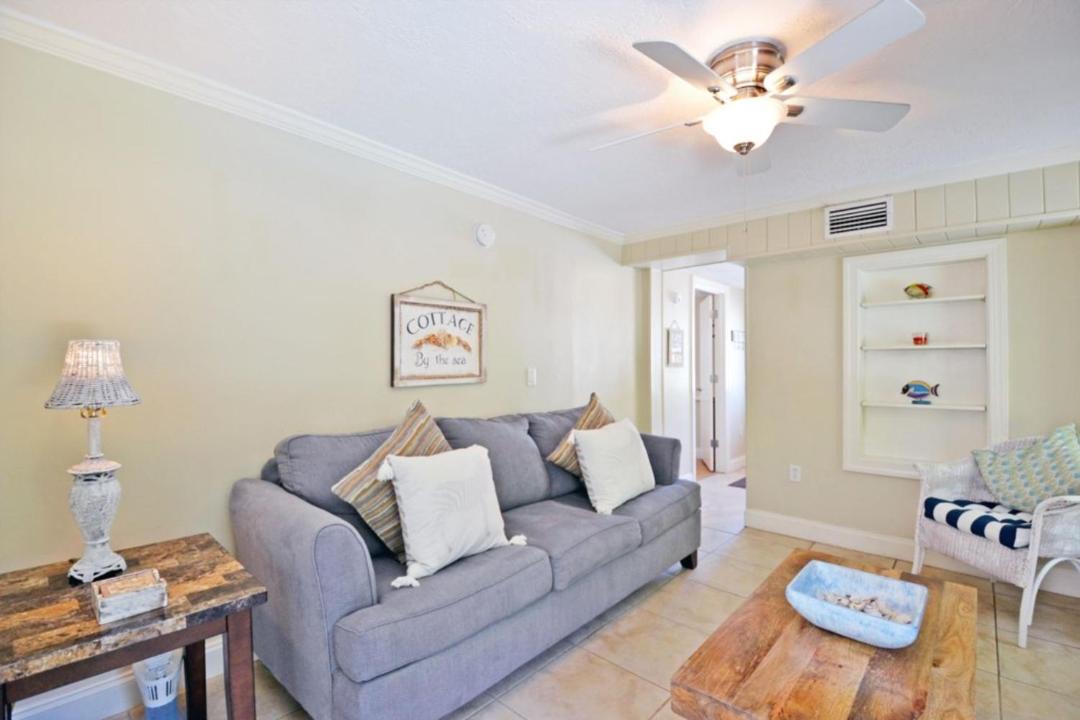 Photo of Livingroom in Bradenton Beach