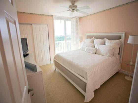 Photo of Bedroom in Park Shore