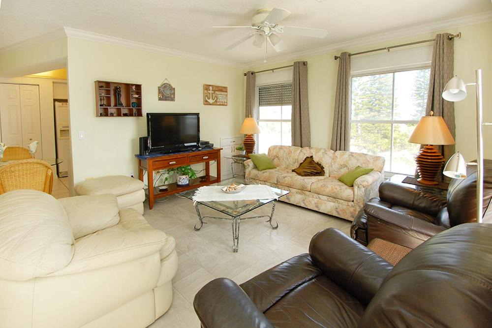 Photo of Livingroom in Holmes Beach
