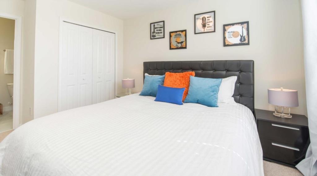 Photo of Bedroom in Ridgewood Lakes
