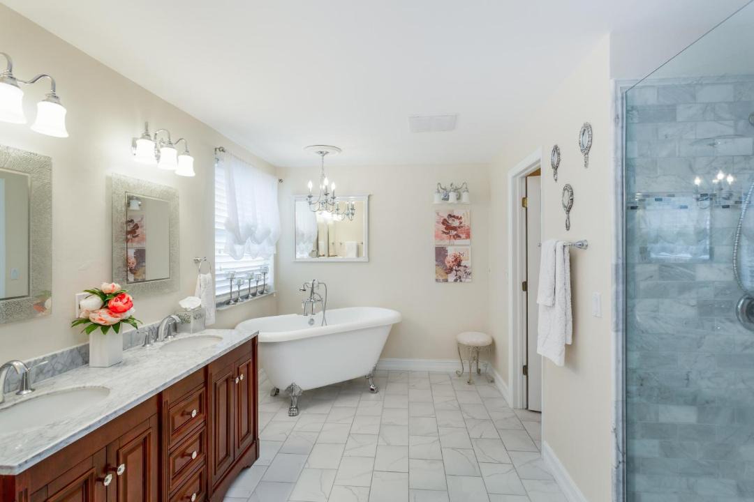 Photo of Bathroom in Beachwalk Isles