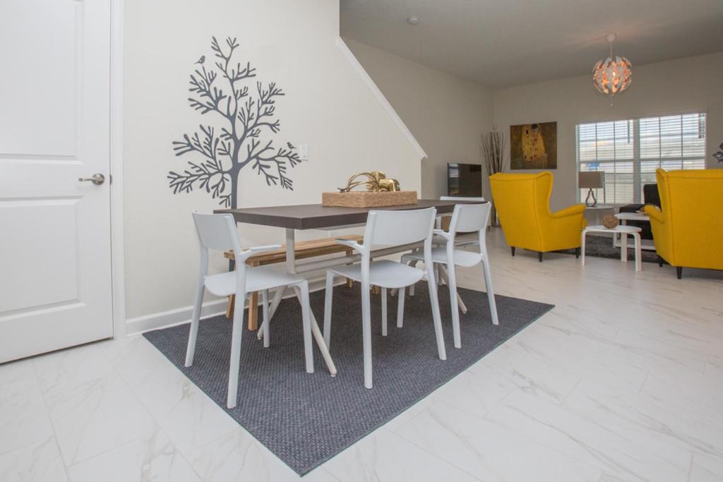 Photo of Livingroom in Davenport