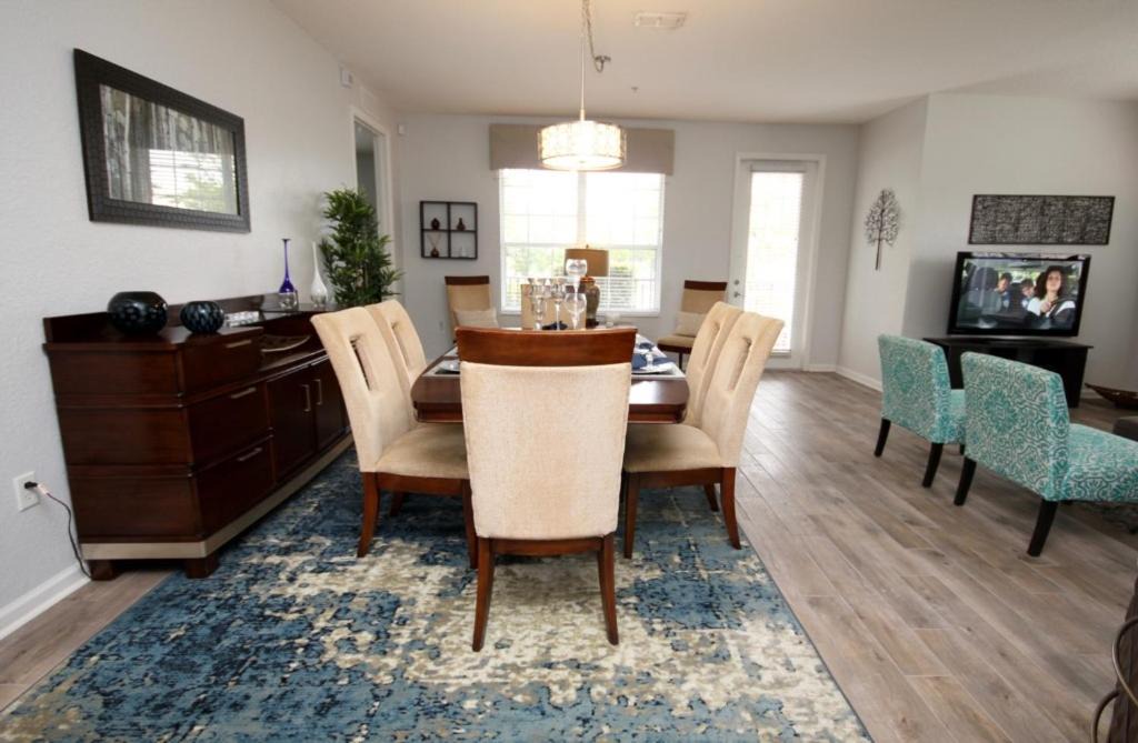 Photo of Livingroom in Florida Center