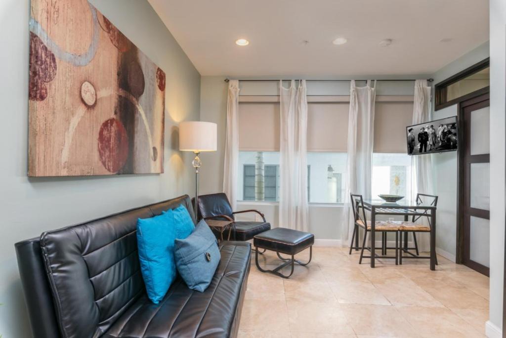 Photo of Livingroom in South Pointe