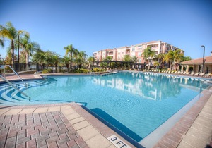 Cozy Lakeview Condo w/ Private Balcony!