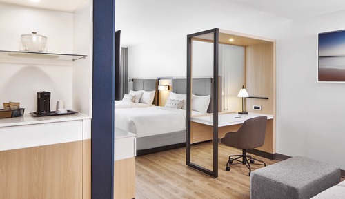 Studio, Multiple Beds, Hearing Accessible, Partial Ocean View (Accessible Bathtub, Balcony)