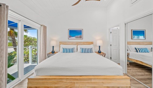 Deluxe Suite, 1 King Bed, Beach View (Magnolia)