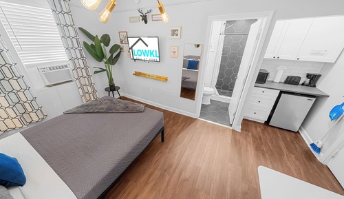 Standard Queen Studio w/ Kitchenette