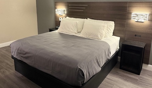 Suite, 1 King Bed, Non Smoking, Kitchen (Full Kitchen)