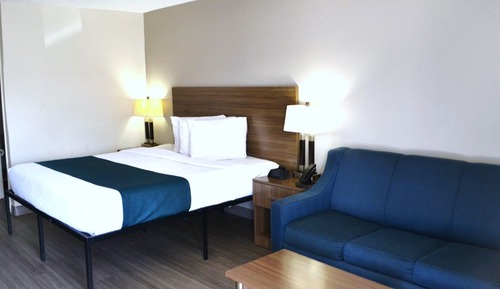 1 King Bed | Non-Smoking, Micfridge