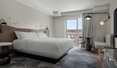 Room, 1 King Bed, Balcony (Mobility/Hearing Accessible, Tub)