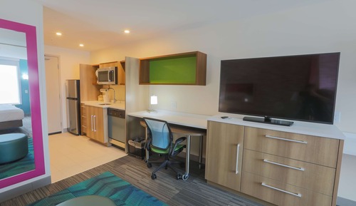 Suite, 1 King Bed, Accessible (Hearing)