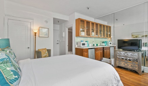 Condo, Tropical Mood