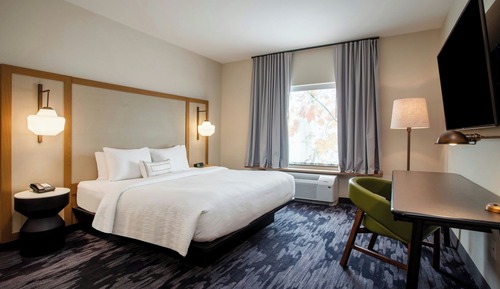 Room, 1 King Bed, Hearing Accessible (Roll-in Shower)