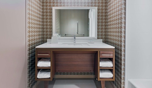 Studio, 1 King Bed, Accessible, Bathtub