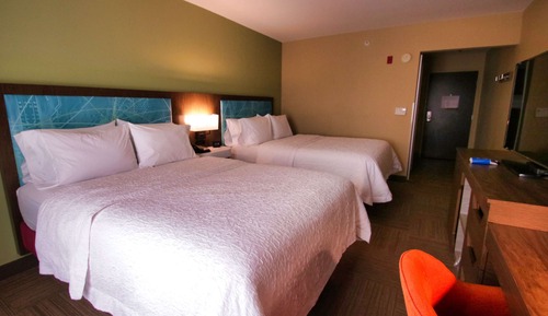 Room, 2 Queen Beds, Accessible, Bathtub