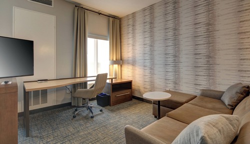 Studio, 1 King Bed (Hearing Accessible)