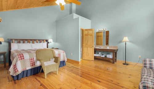 Standard Room, 1 King Bed