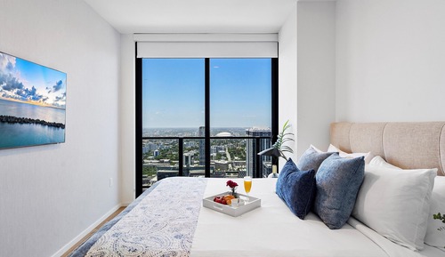 Deluxe Apartment, 1 King Bed with Sofa bed, City View2619