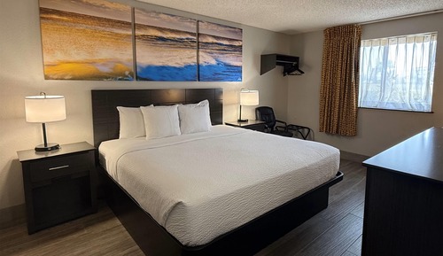 1 King Bed, Second Floor, No Elevator, Non-Smoking