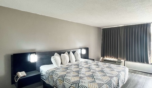 Standard Room, 1 King Bed, Smoking