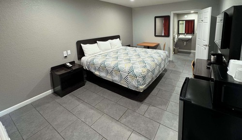 Deluxe Room, 1 King Bed, Accessible, Non Smoking