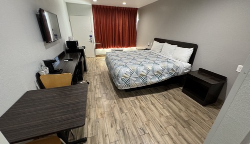 Deluxe Room, 1 King Bed, Non Smoking, Refrigerator & Microwave