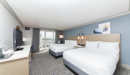 2 Queen Beds accessible coastal view w/ full sized balcony and roll-in shower