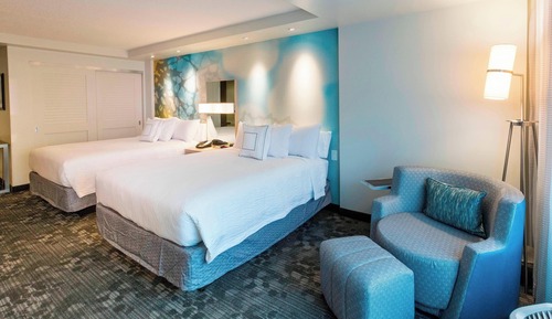 Room, 2 Queen Beds, Hearing Accessible (Roll-in Shower)