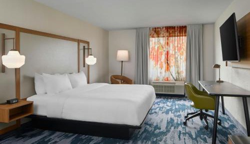 King Room with Roll-In Shower - Mobility and Hearing Accessible