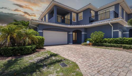Three-Bedroom Vacation Home 
