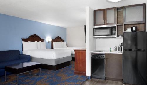 Two Queen Beds Kitchenette Suite - Non-Smoking
