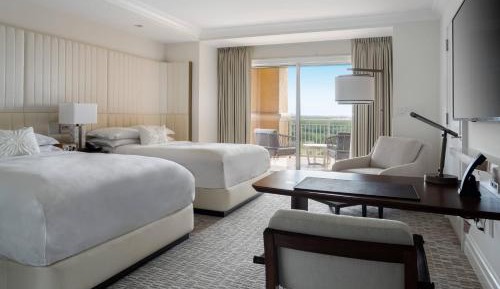 2 Queen Beds, Lakefront View, Pool View, Guest Room