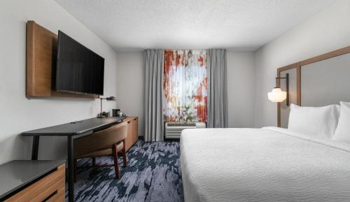King Room with Roll-In Shower and Transfer Shower - Mobility Access/Hearing Accessible