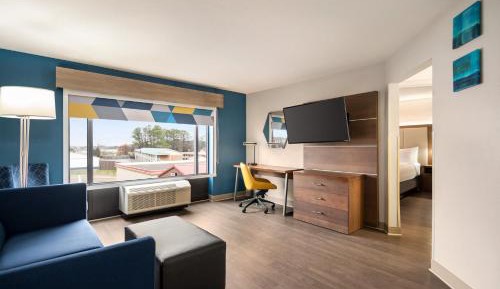 One-Bedroom King Suite