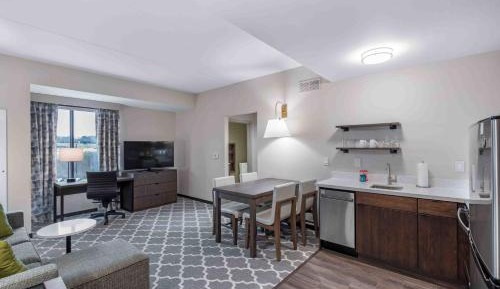 One-Bedroom King Suite with Sofa Bed - Hearing Accessible