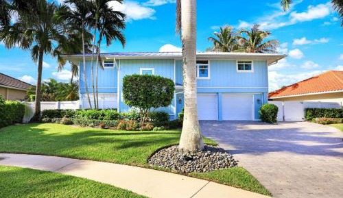 Three-Bedroom Holiday Home 