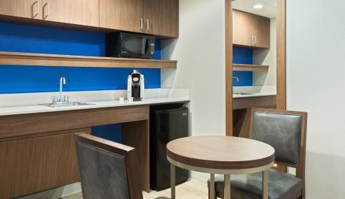 One-Bedroom Suite with Two Double Beds