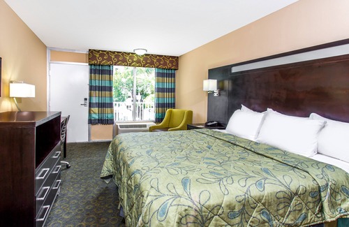 Riverside Park Hotel | Days Inn by Wyndham Fort Lauderdale Airport Cruise Port
