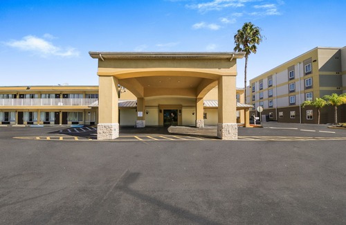 Daytona Beach Hotel | Days Inn by Wyndham Daytona Beach Speedway