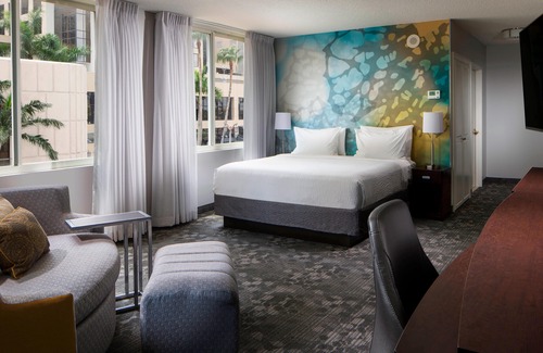 Downtown Hotel | Courtyard Miami Dadeland