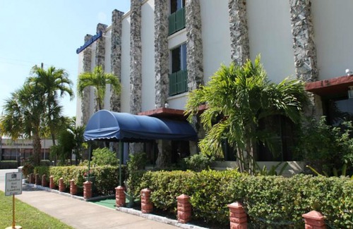 Douglas Hotel | Chateaubleau Hotel