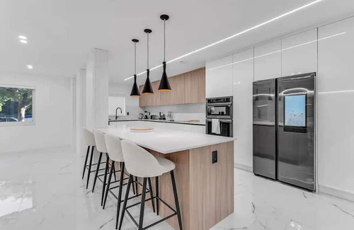 Brickell House | Villa Nouveau Le Blanc luxury 5BD 5BA Jacuzzi