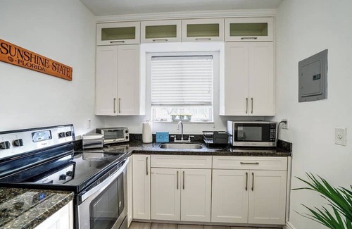 East Little Havana Apartment | Central Cozy Retreat Fully Equipped 1 bedroom