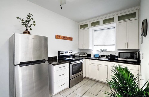 East Little Havana Apartment | Central Cozy Retreat Fully Equipped 1 bedroom