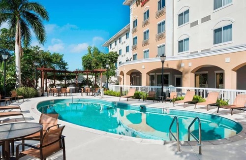 Biggar House | 3 Inviting Rooms Perfect for Family Beach Weekends - Outdoor Heated Pool