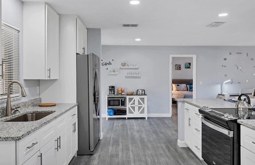 Fruitville Apartment | 3 Bedroom House 728796 by Houzlet