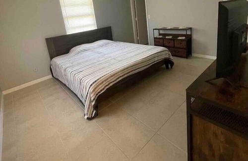 Florida Ridge Apartment | 2 Bedroom 740390 by Houzlet