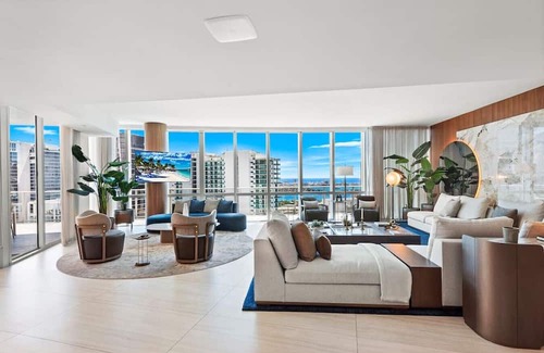 Town Square Condo | 4BR Penthouse, Bay Views, Most Amenities in MIAMI